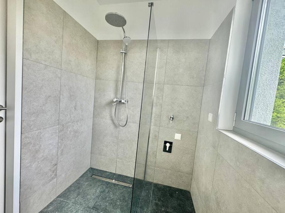 Rooftop Apartment With Balcony & Free Parking Відень Екстер'єр фото